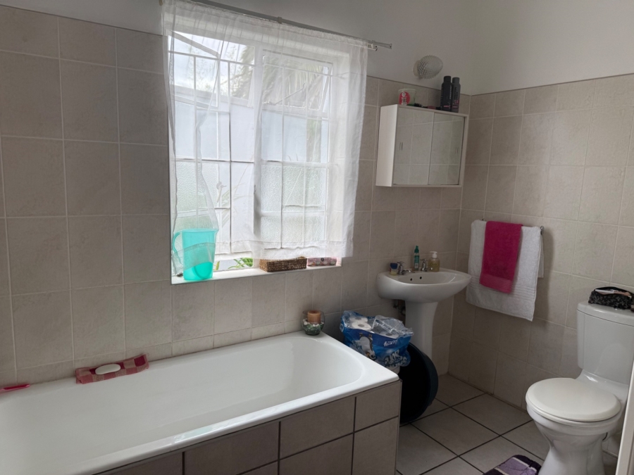 5 Bedroom Property for Sale in Ladismith Western Cape